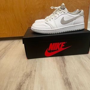 Hardly Worn Nike Jordan 1 lows (still with box)